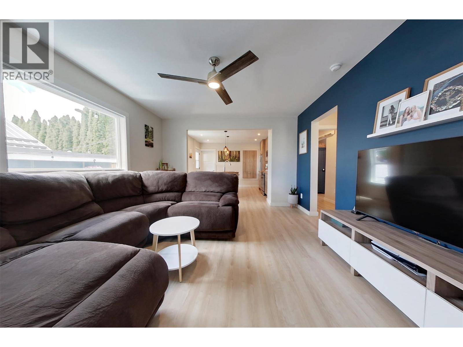 33 WALLINGER Avenue photo 3