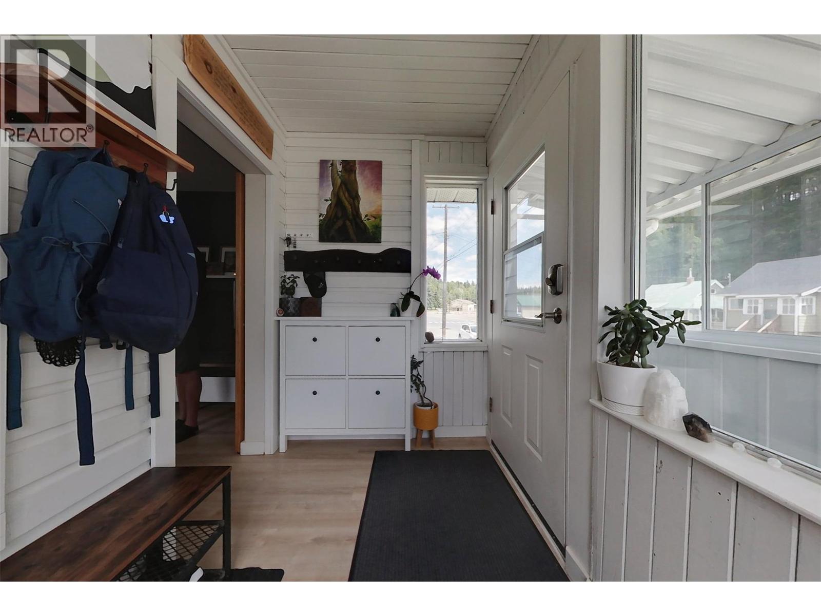 33 WALLINGER Avenue photo 2