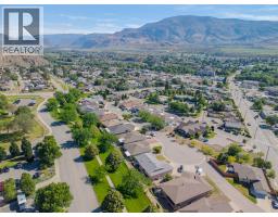 Full ensuite bathroom - 6128 Saint Martin Place, Oliver, BC V0H1T0 Photo 9