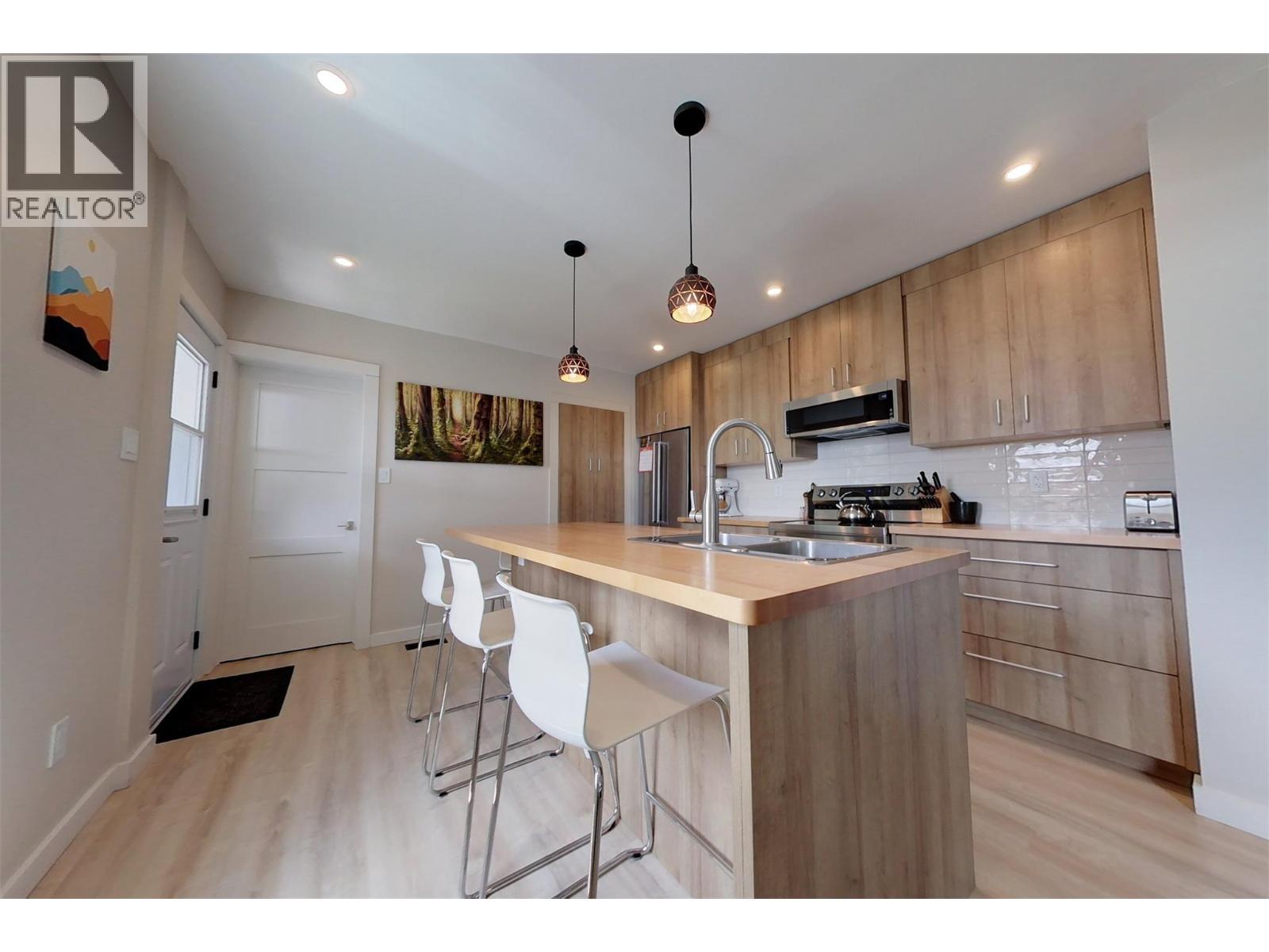 33 WALLINGER Avenue photo 9