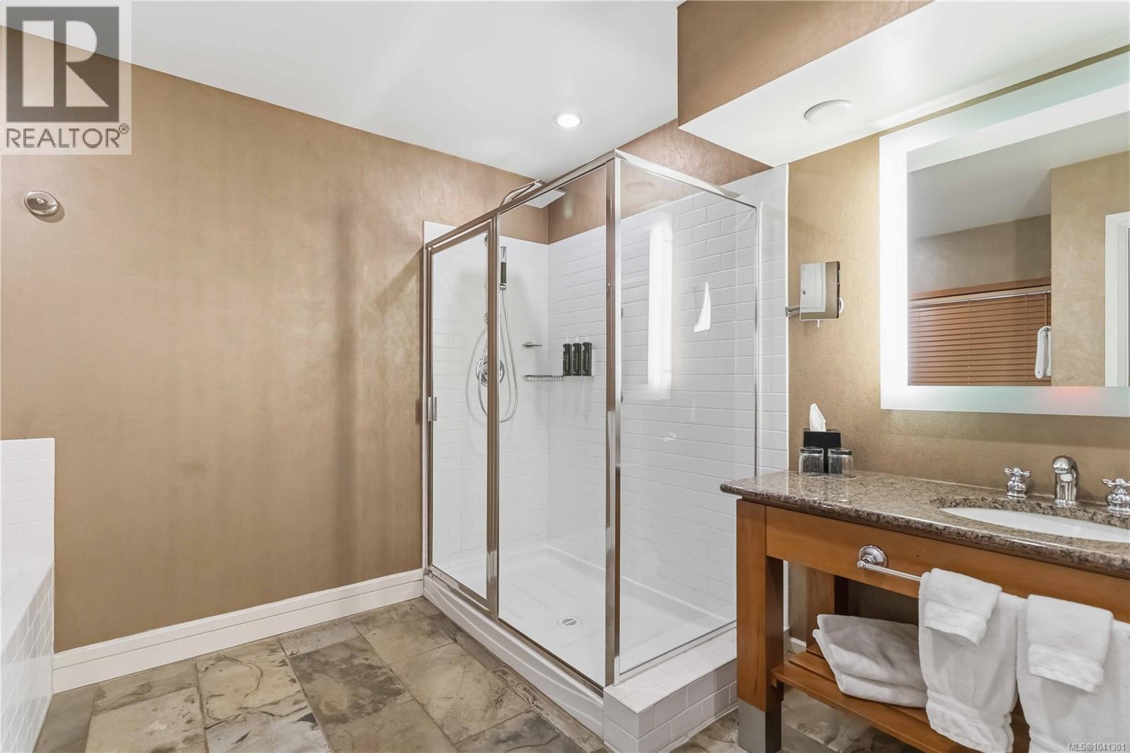#316B 1376 Lynburne Pl - 37