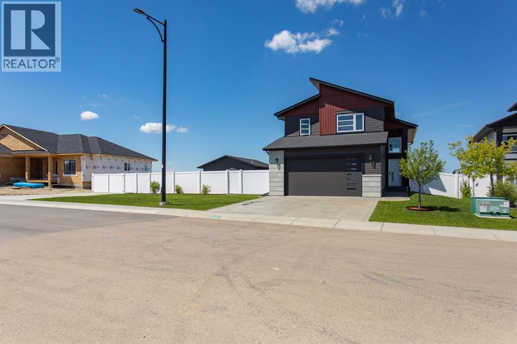 70 PARLBY Crescent - 1