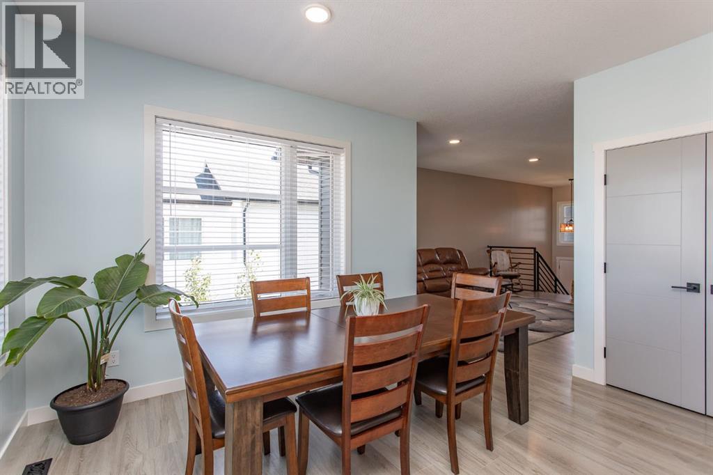 70 PARLBY Crescent - 26
