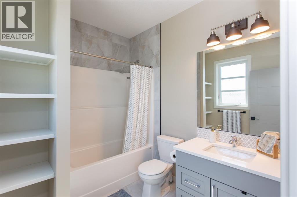 70 PARLBY Crescent - 31