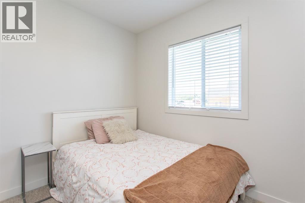 70 PARLBY Crescent - 32