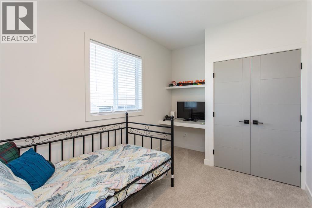 70 PARLBY Crescent - 34