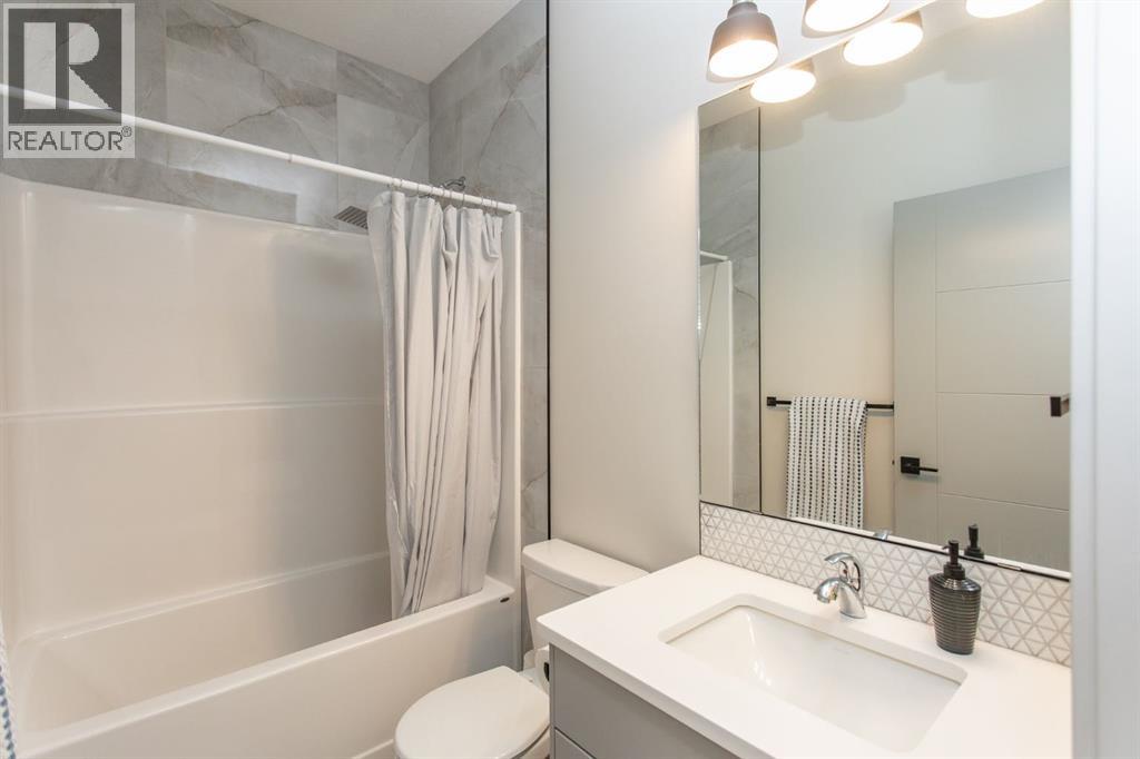 70 PARLBY Crescent - 36