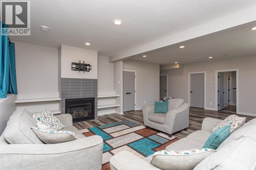 70 PARLBY Crescent - 40