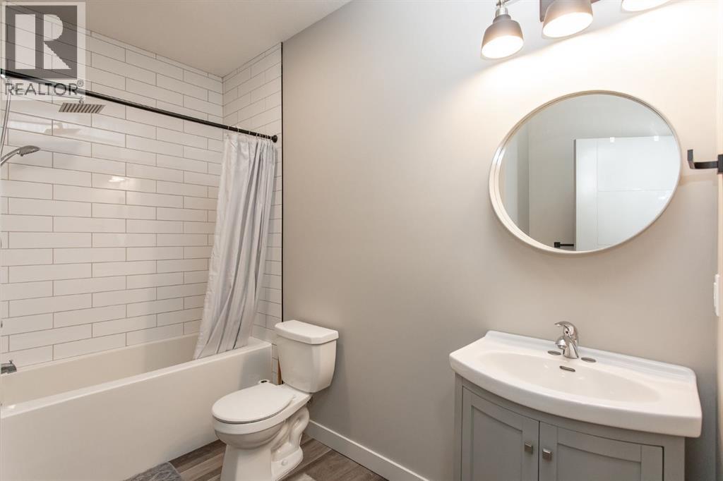 70 PARLBY Crescent - 42
