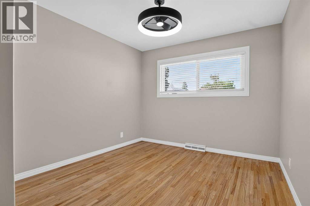 136 41 Avenue NW — photo 16