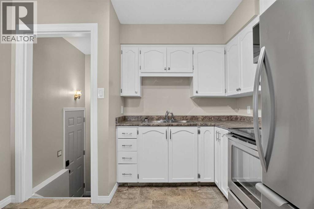 136 41 Avenue NW — photo 9