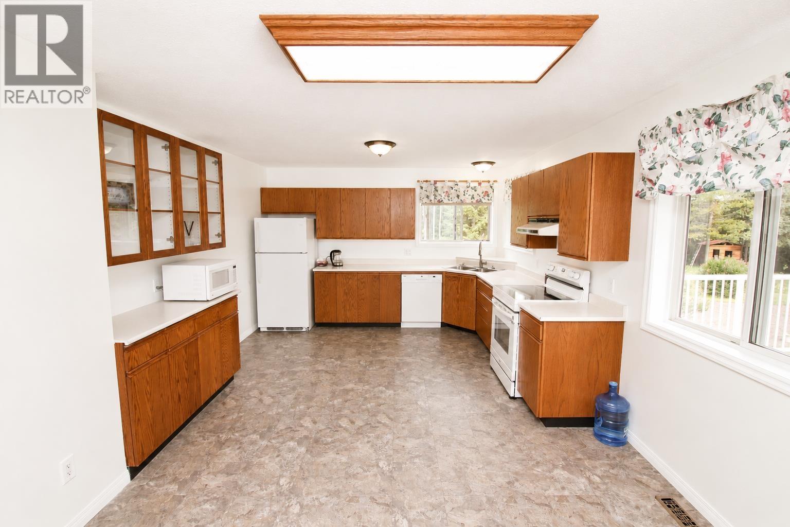 1017 LUND ROAD - 6