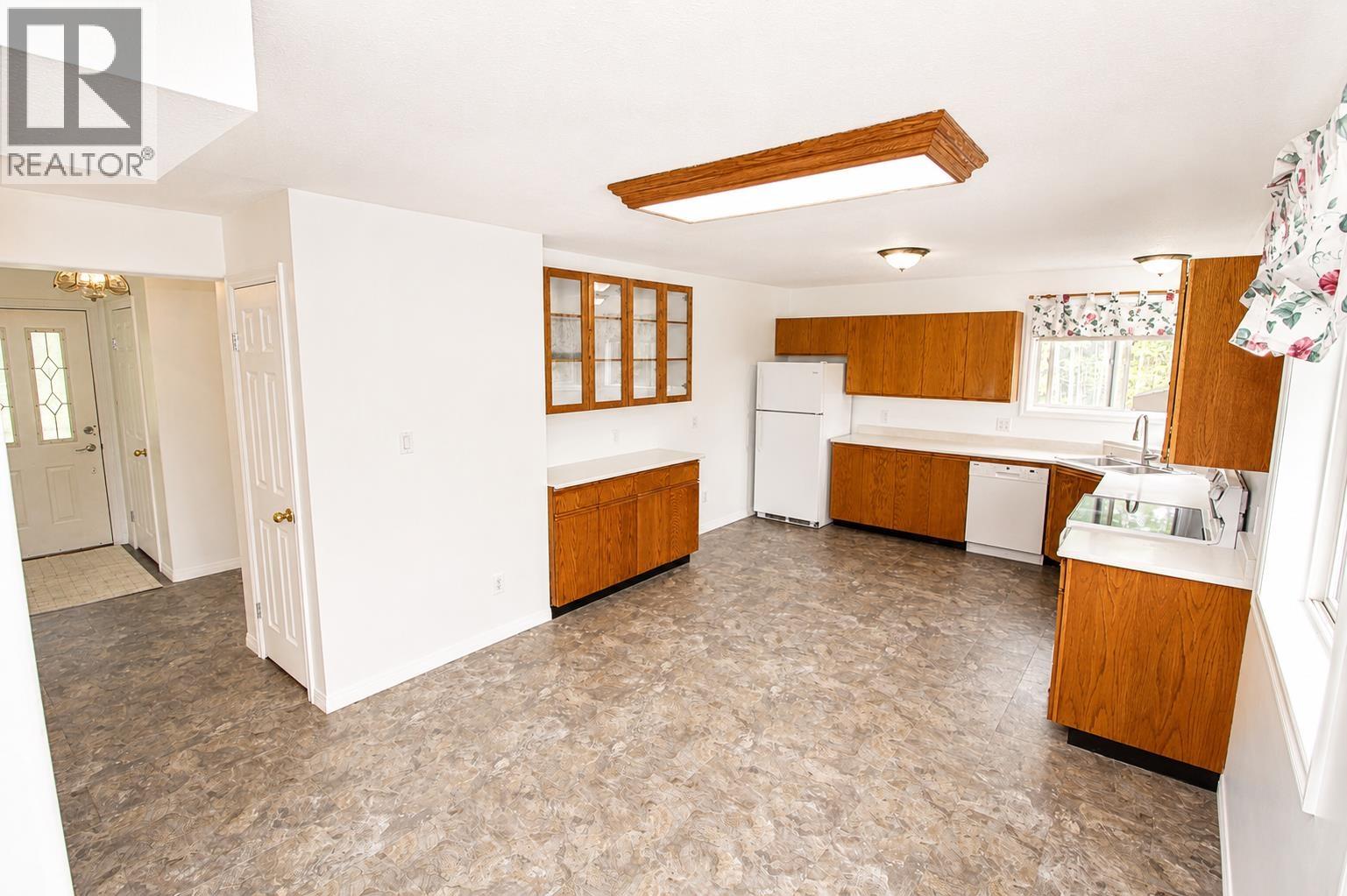 1017 LUND ROAD - 7