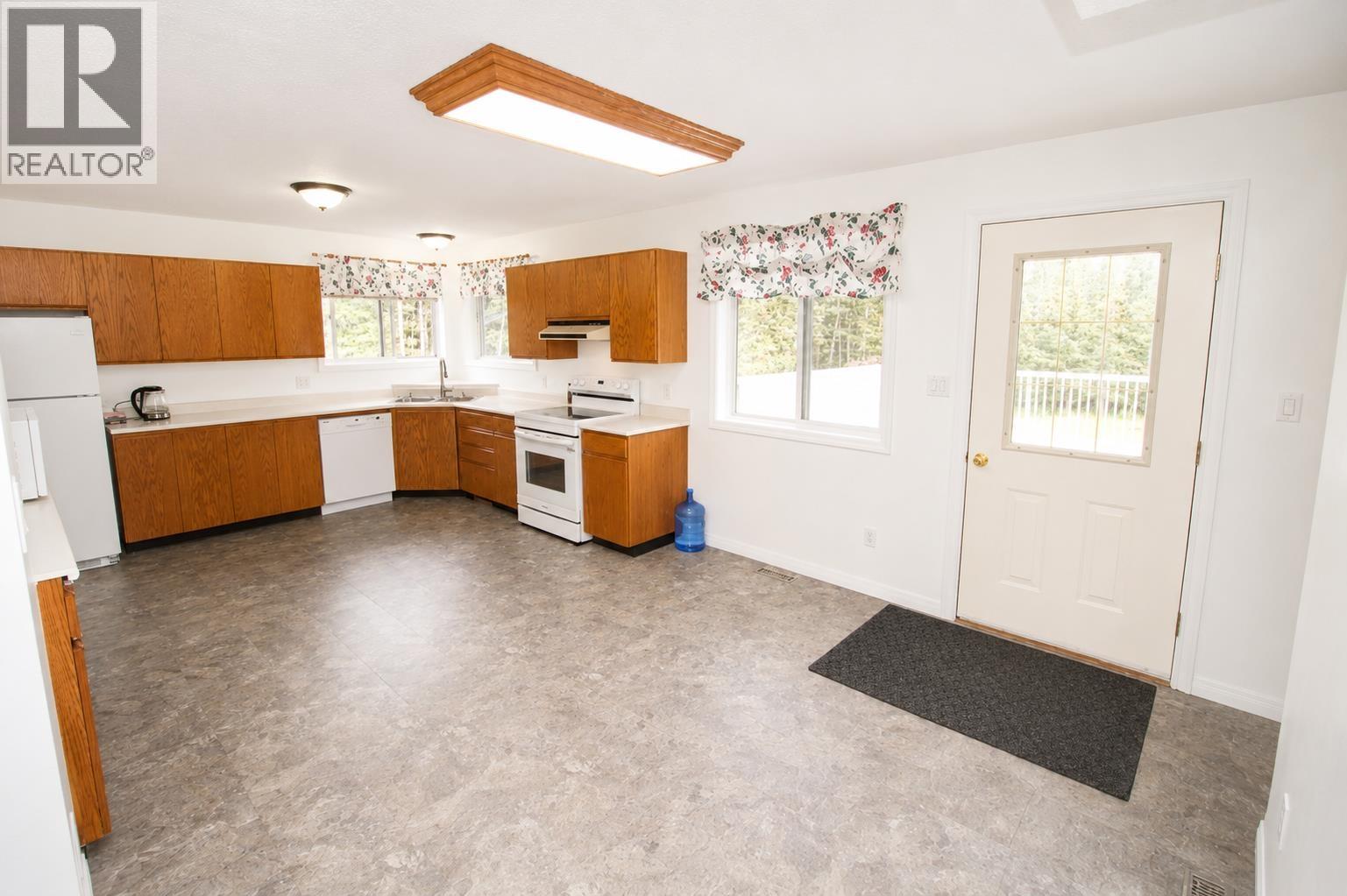 1017 LUND ROAD - 11