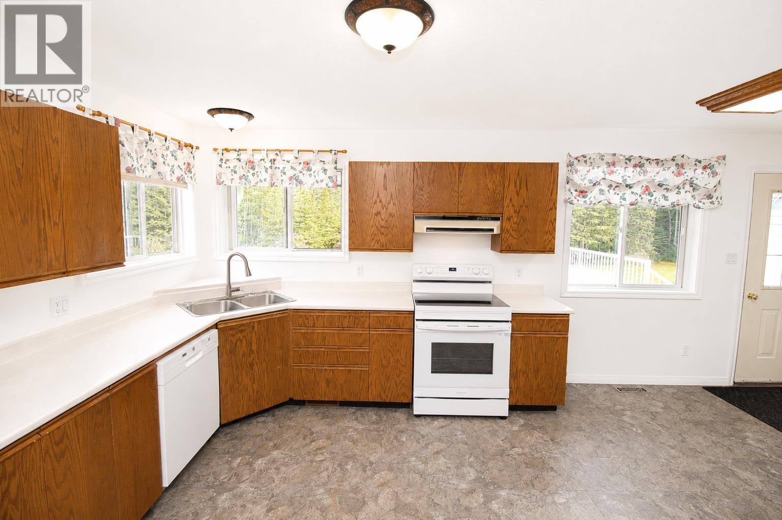1017 LUND ROAD - 8