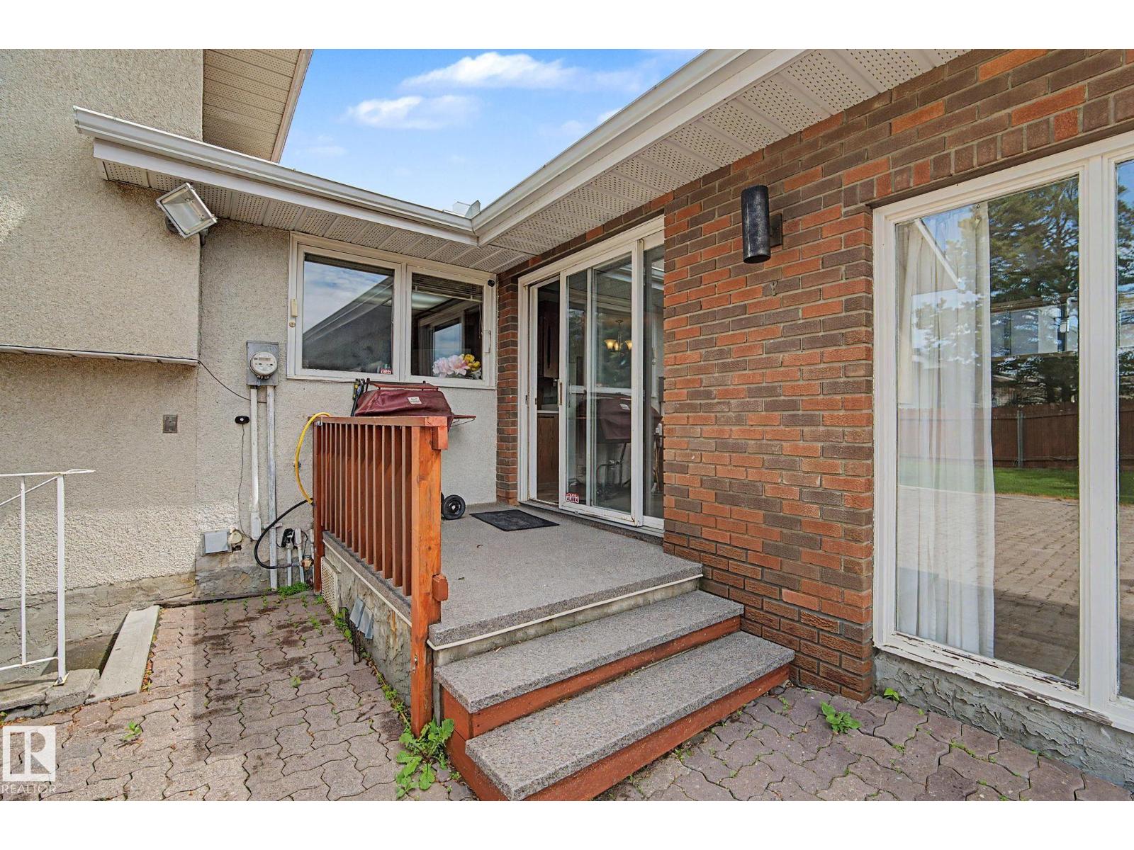 5112 143 ST NW - 55