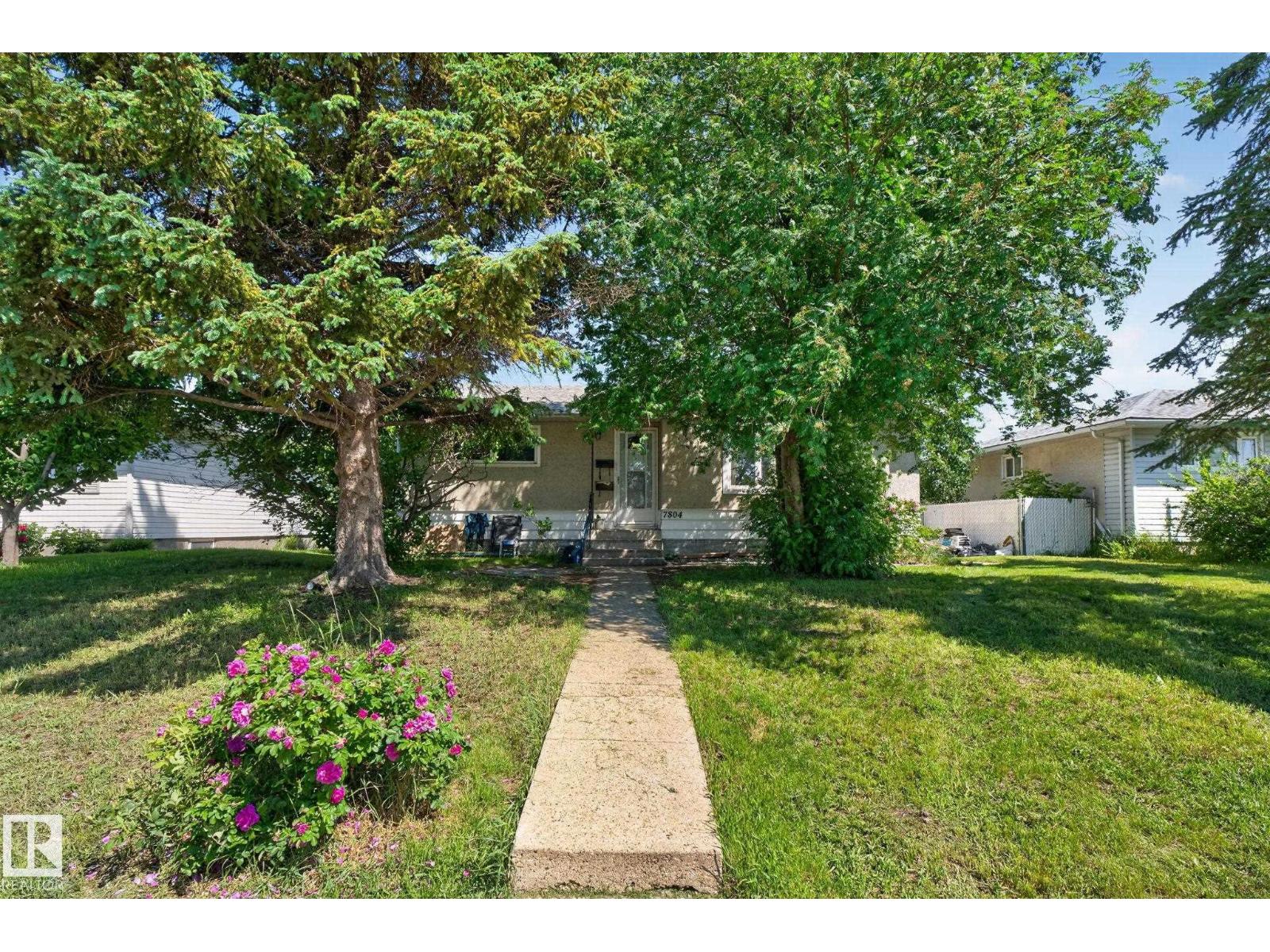 7804 136 AV NW - 1