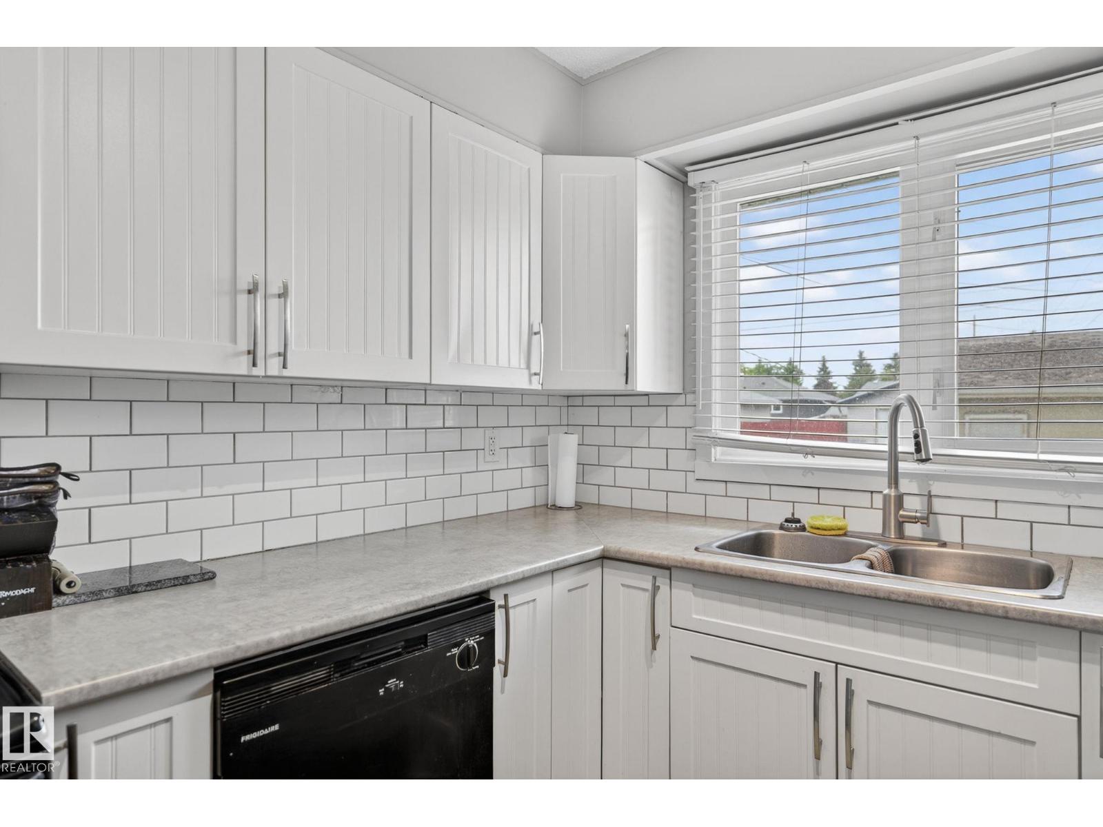 7804 136 AV NW - 10