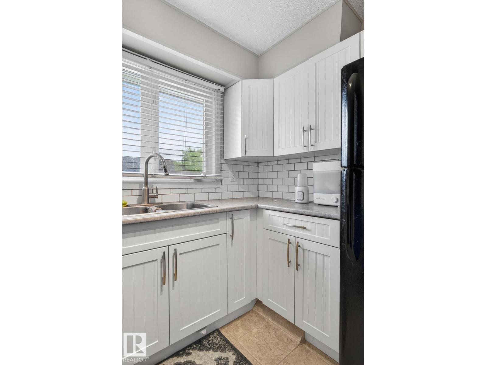 7804 136 AV NW - 12