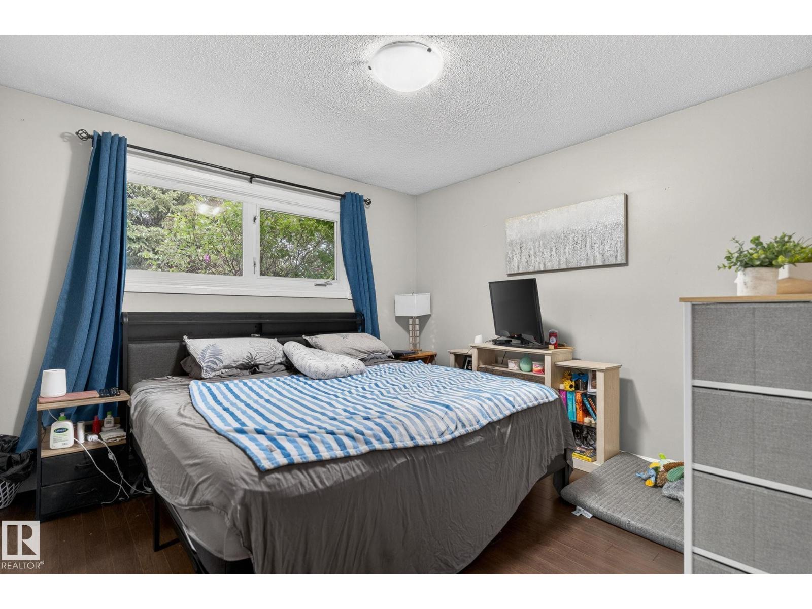 7804 136 AV NW - 15
