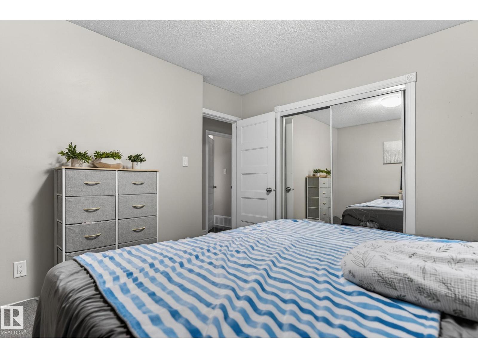 7804 136 AV NW - 16