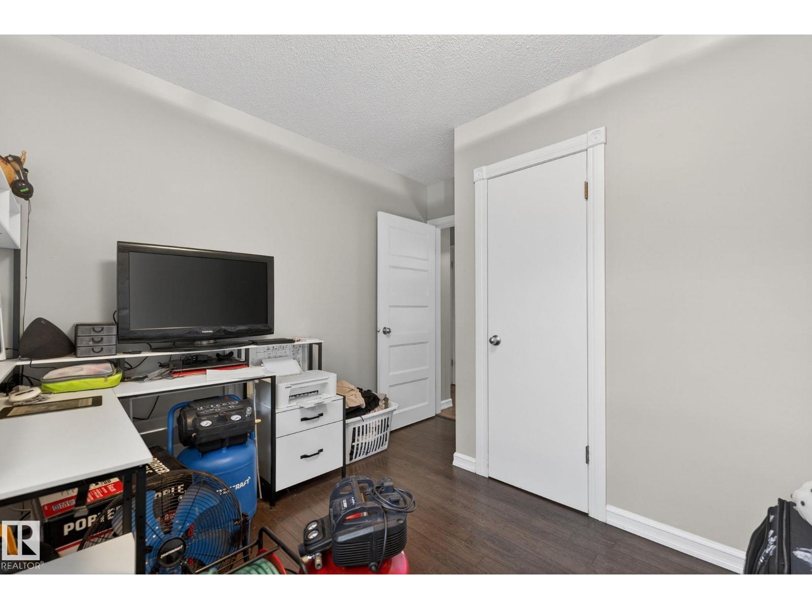 7804 136 AV NW - 23