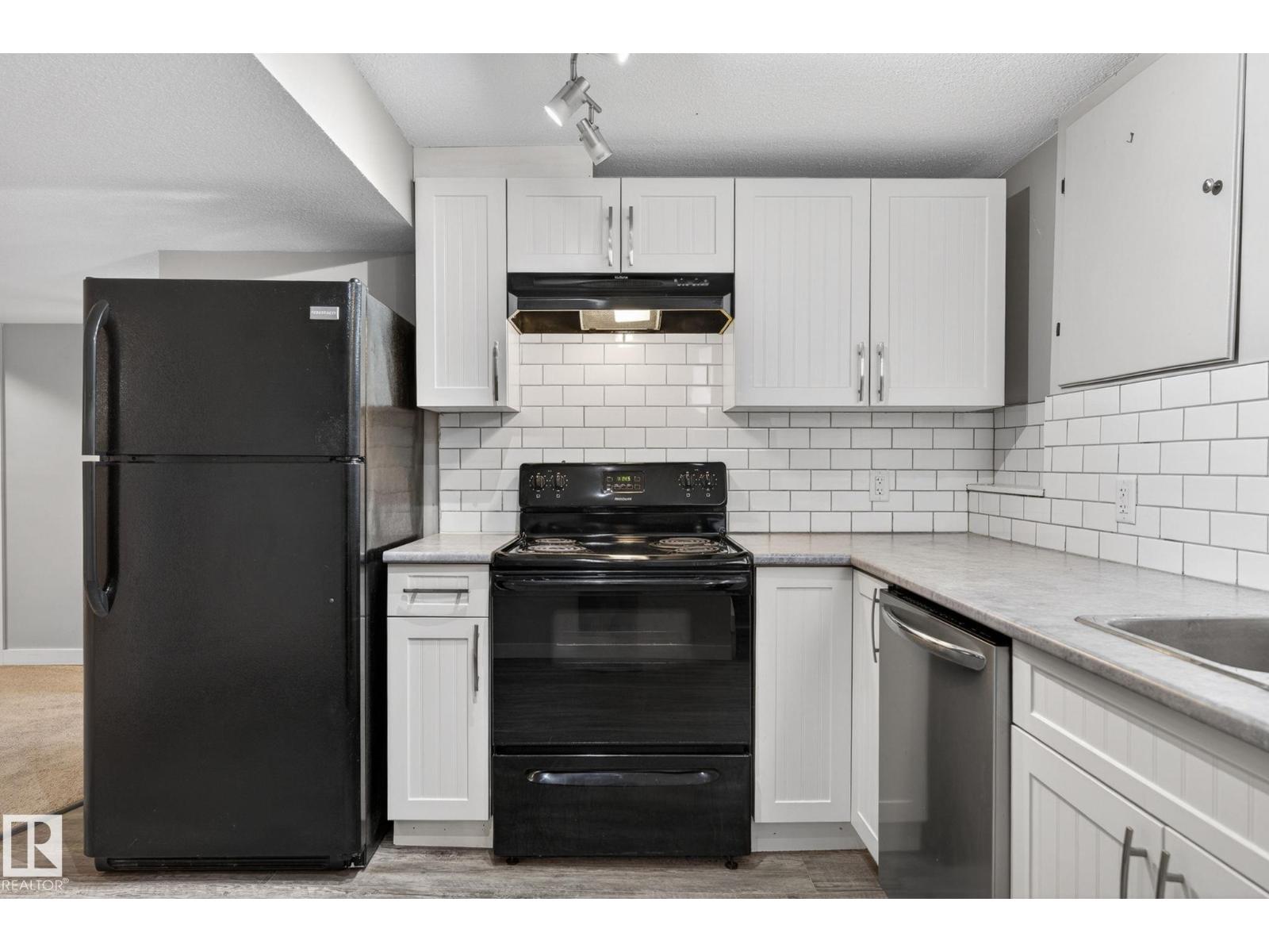 7804 136 AV NW - 27