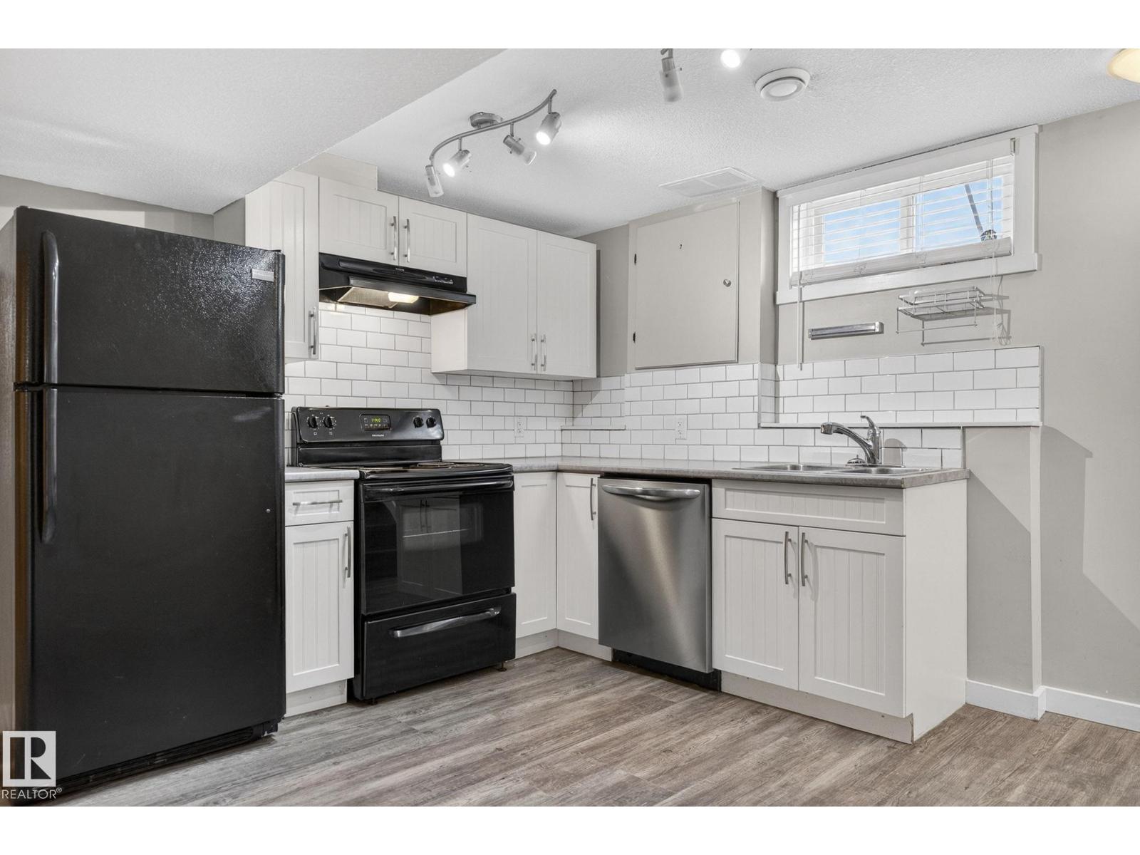 7804 136 AV NW - 28