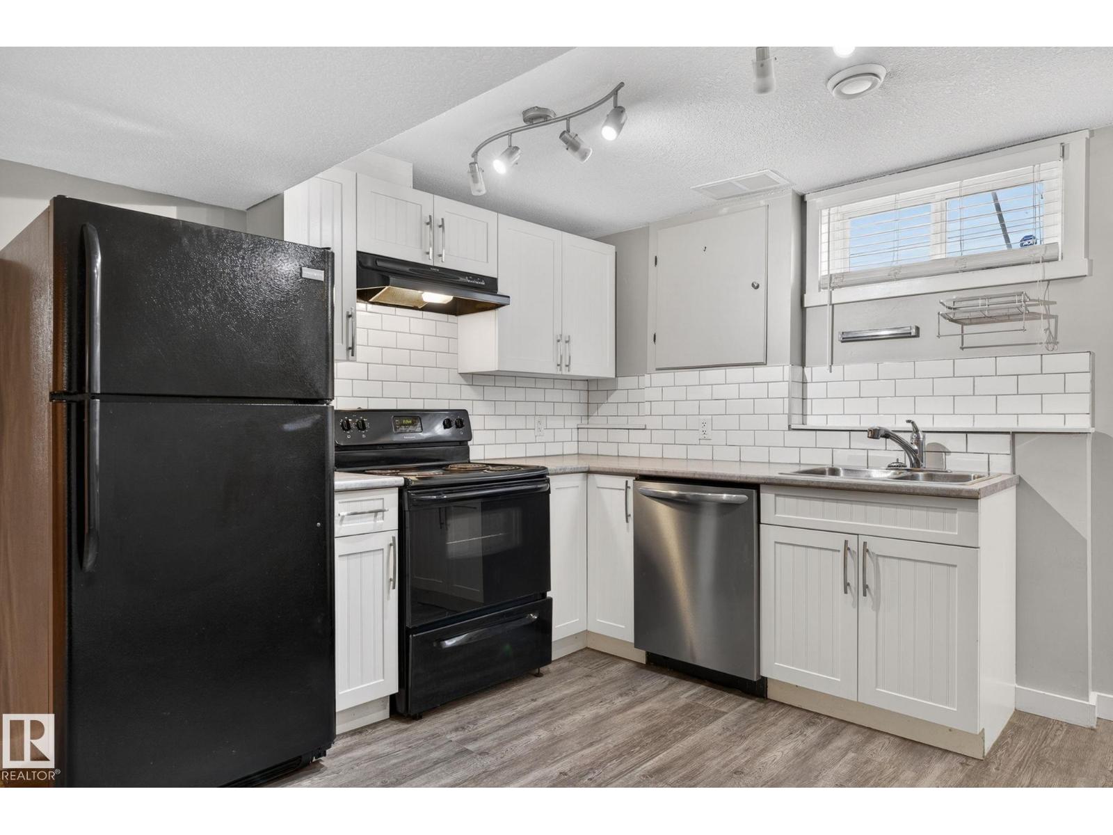 7804 136 AV NW - 29