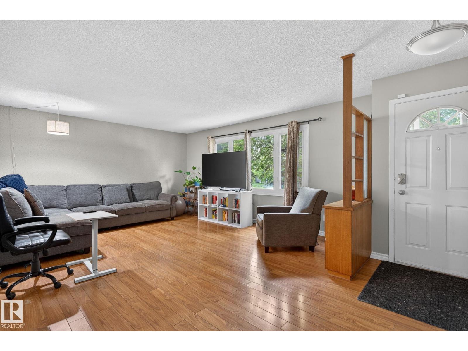 7804 136 AV NW - 3