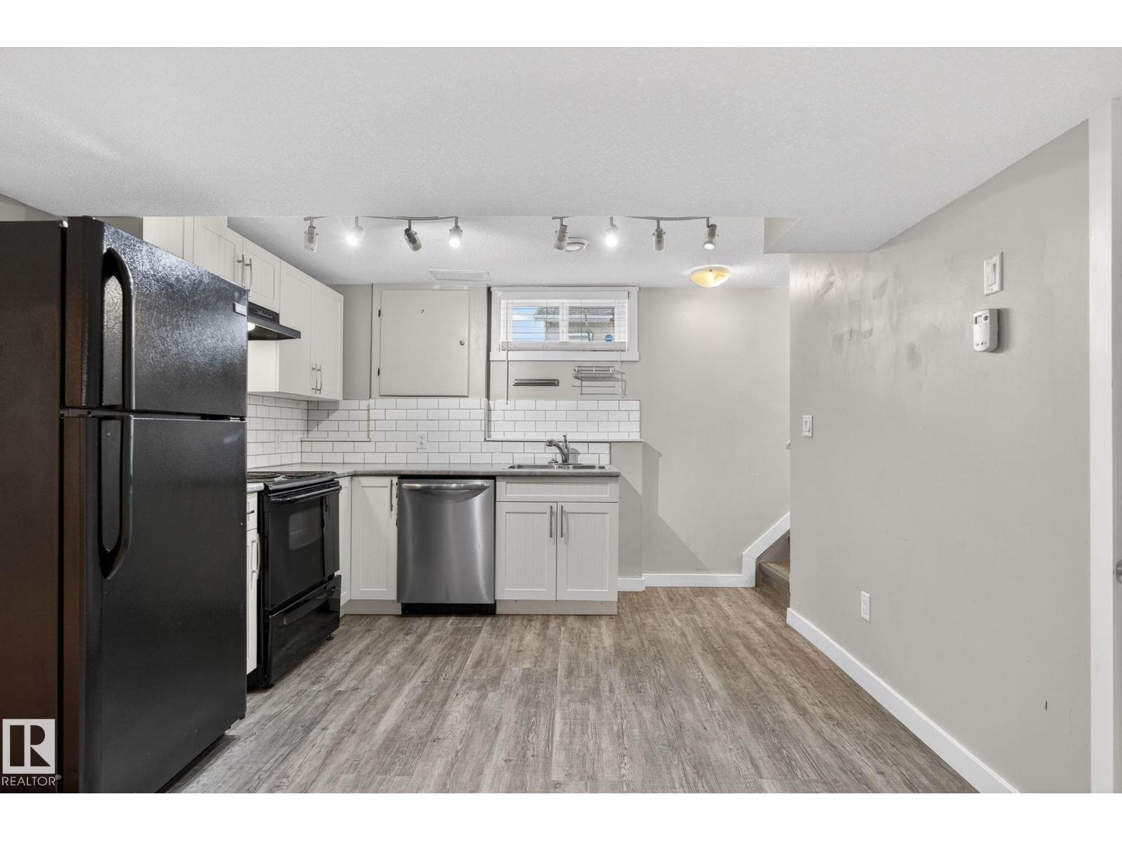 7804 136 AV NW - 30