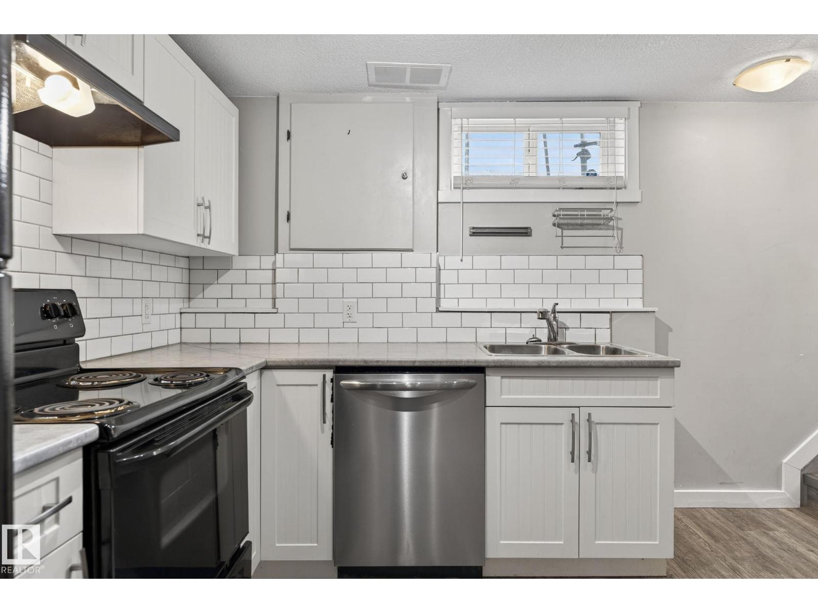 7804 136 AV NW - 31
