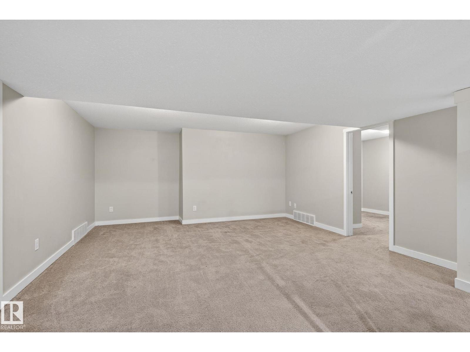7804 136 AV NW - 32
