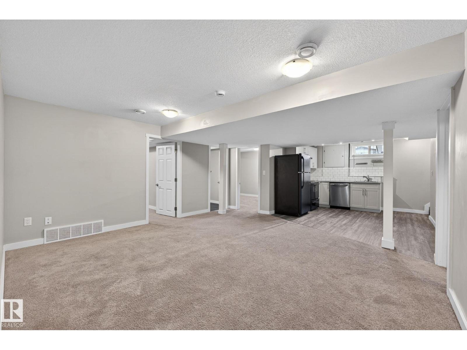7804 136 AV NW - 36