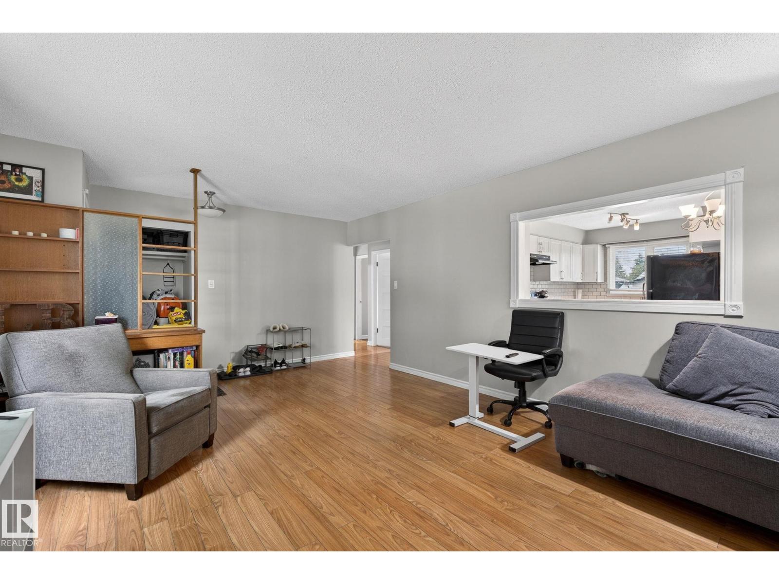 7804 136 AV NW - 6