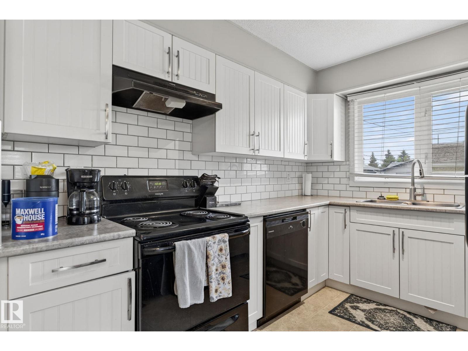 7804 136 AV NW - 9