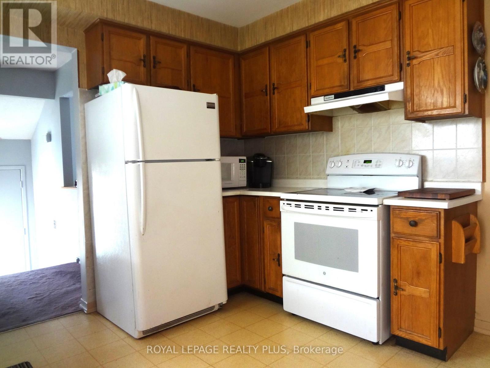 4170 TREETOP CRESCENT - 10