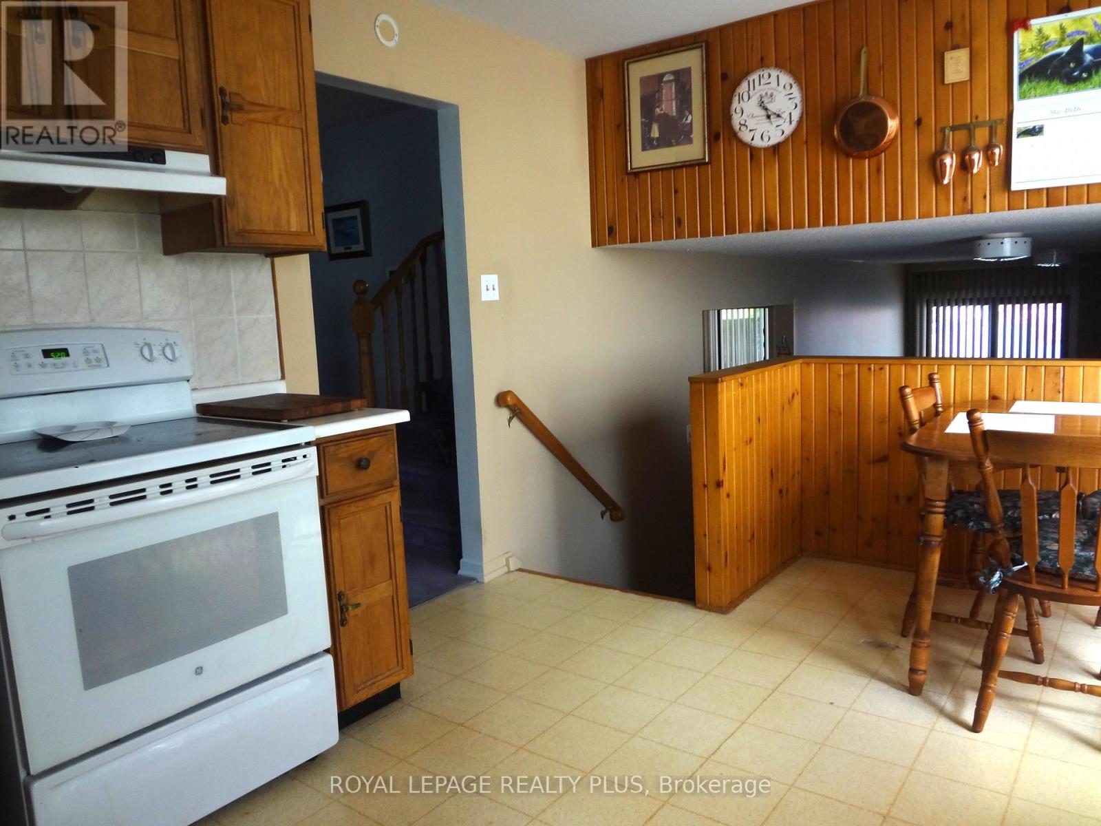 4170 TREETOP CRESCENT - 11