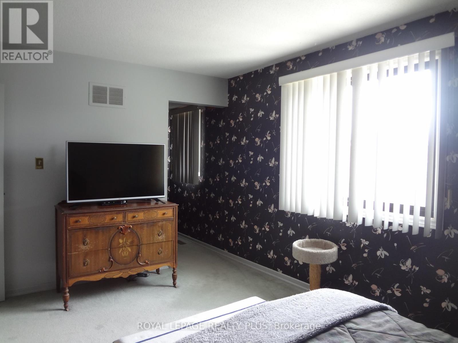 4170 TREETOP CRESCENT - 23