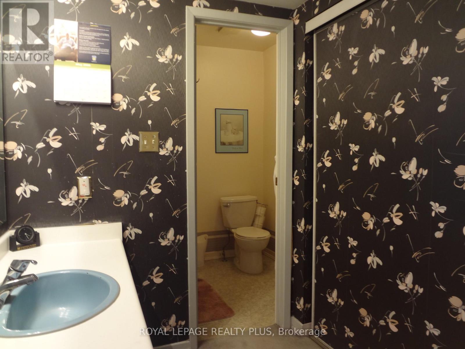 4170 TREETOP CRESCENT - 24