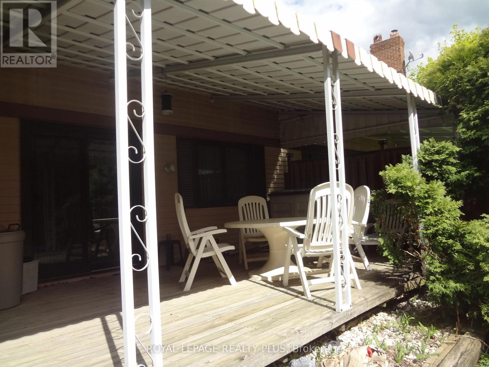 4170 TREETOP CRESCENT - 36
