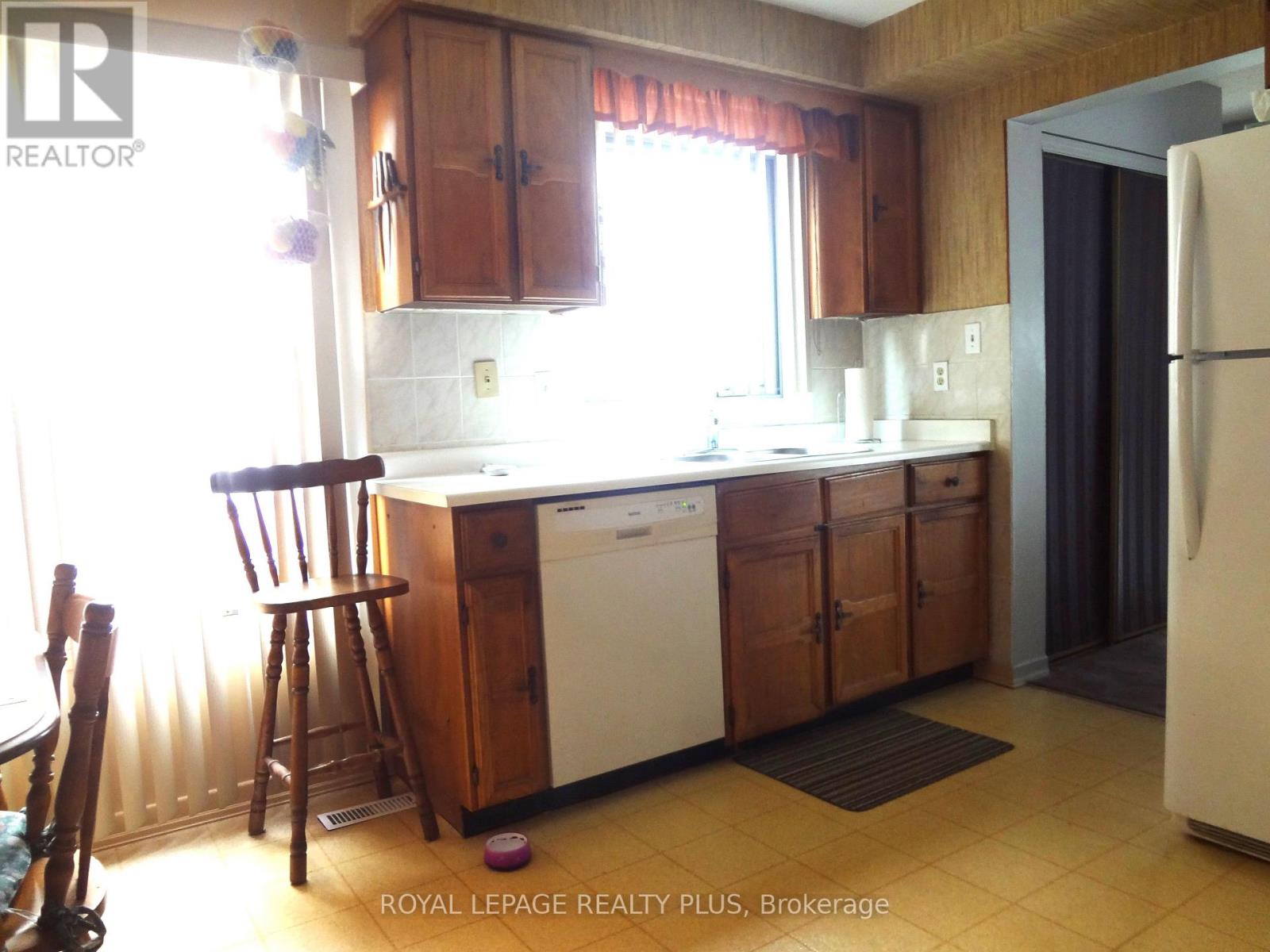 4170 TREETOP CRESCENT - 9