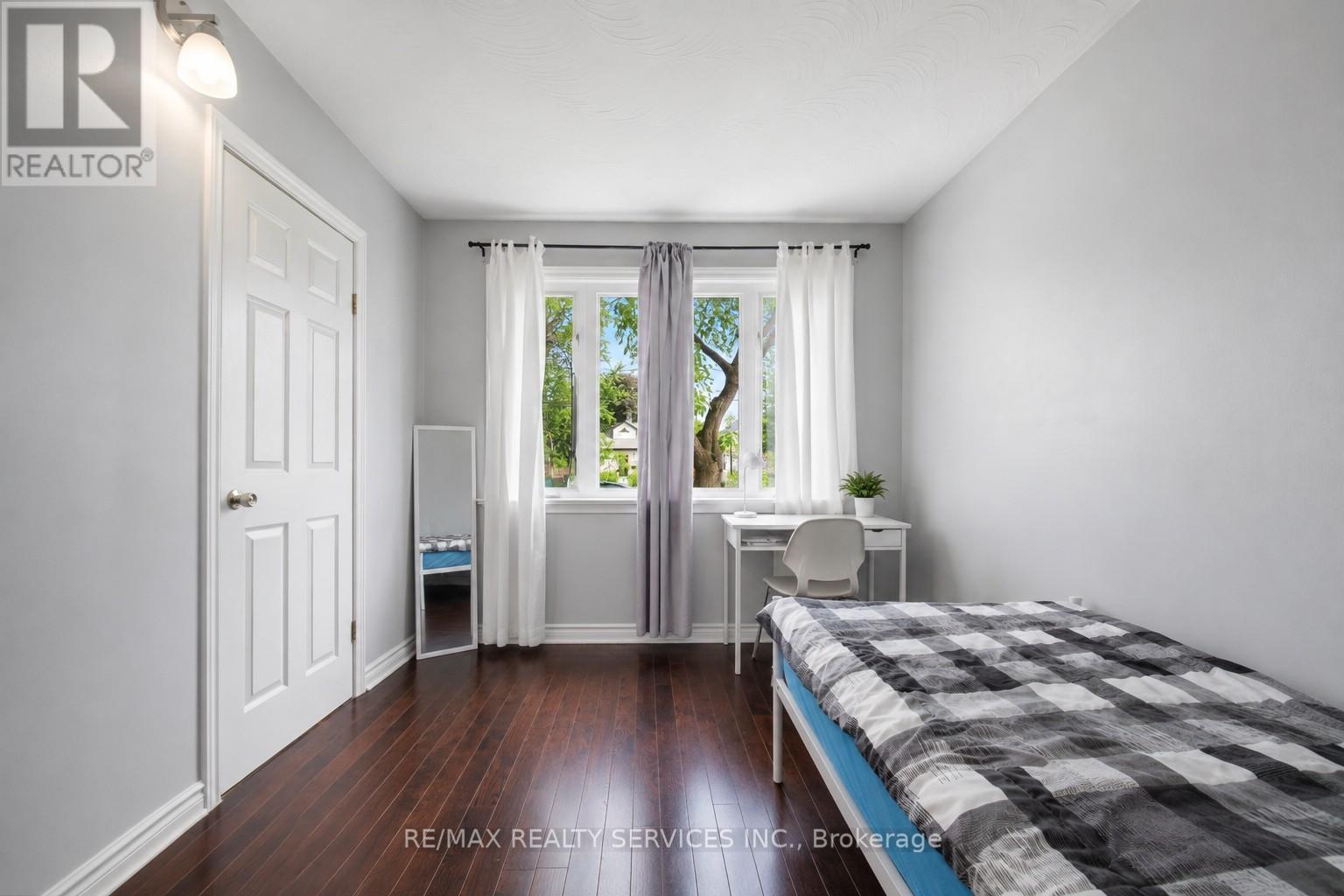 30 ELDER AVENUE - 10