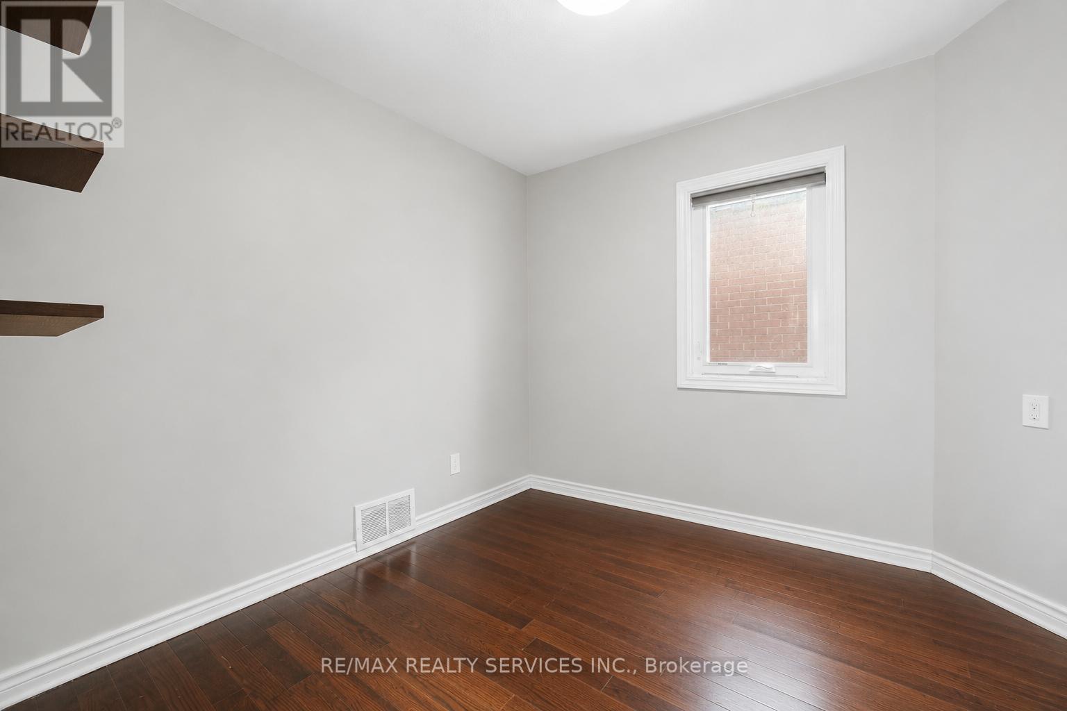 30 ELDER AVENUE - 11