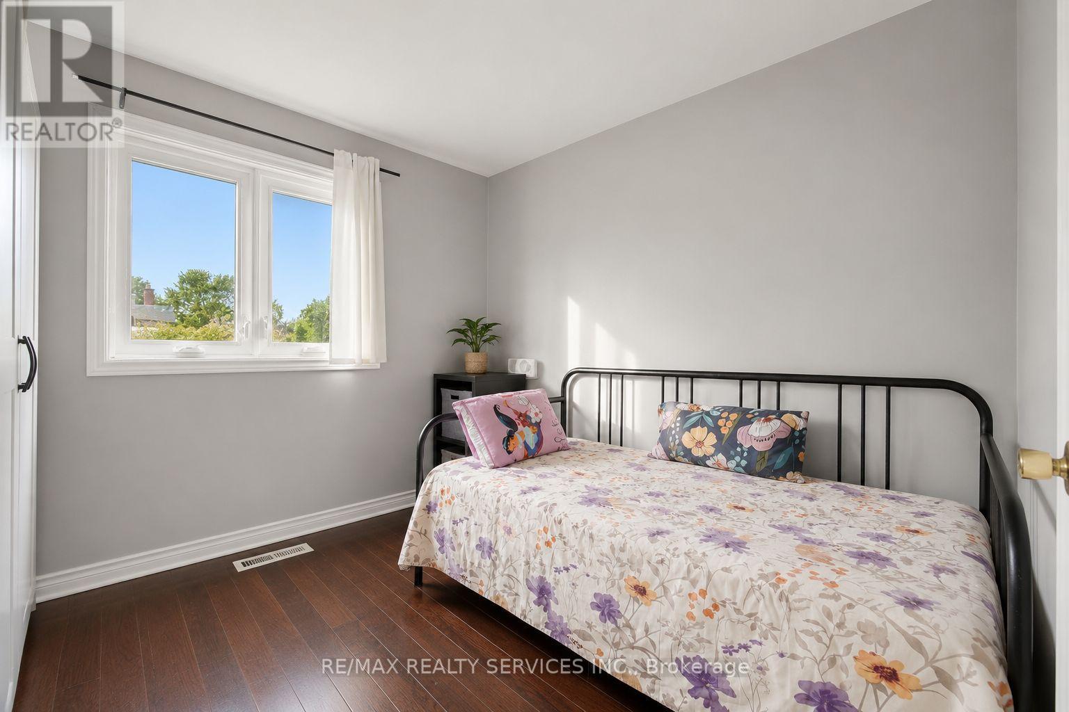 30 ELDER AVENUE - 16