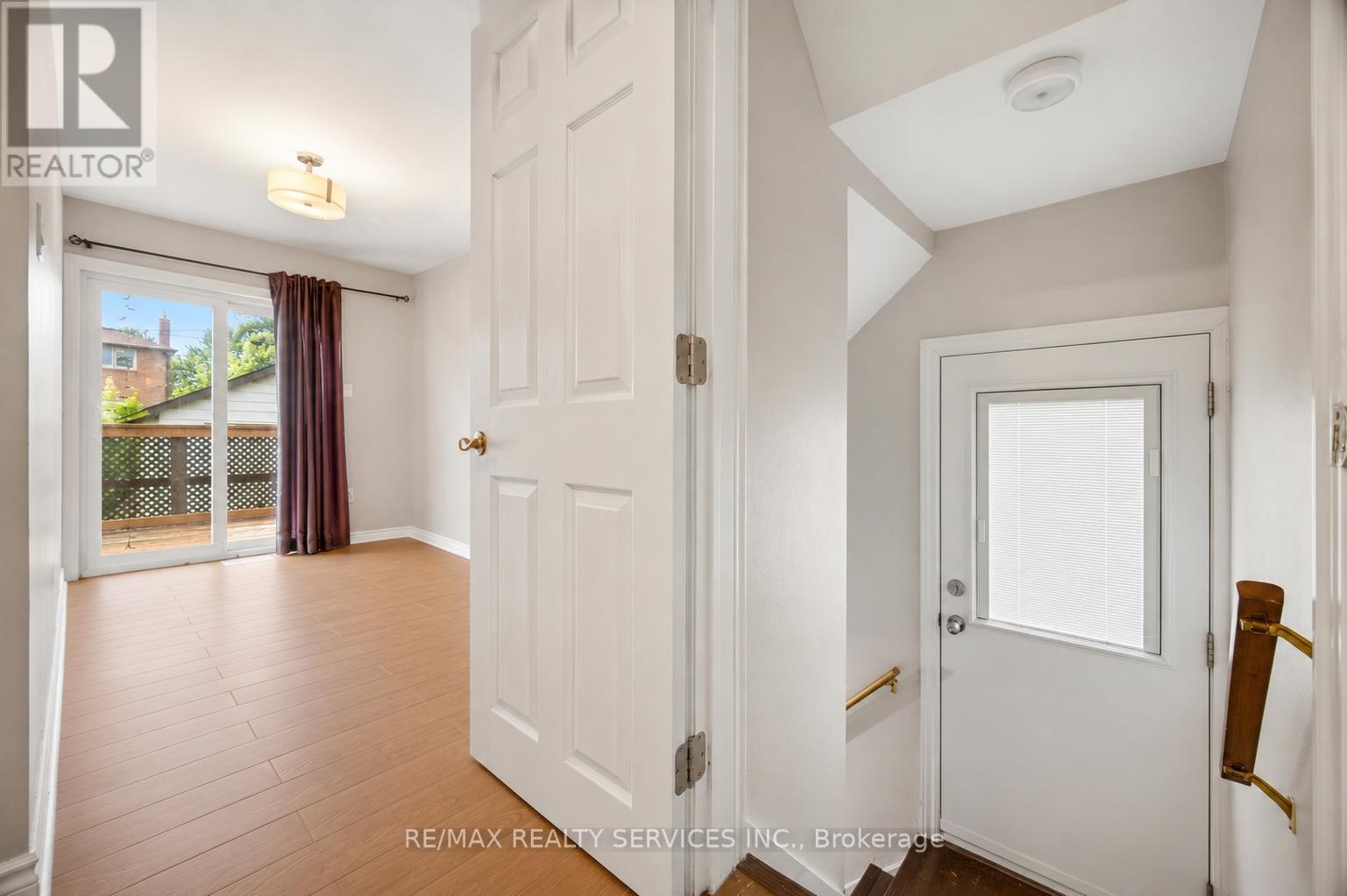 30 ELDER AVENUE - 18