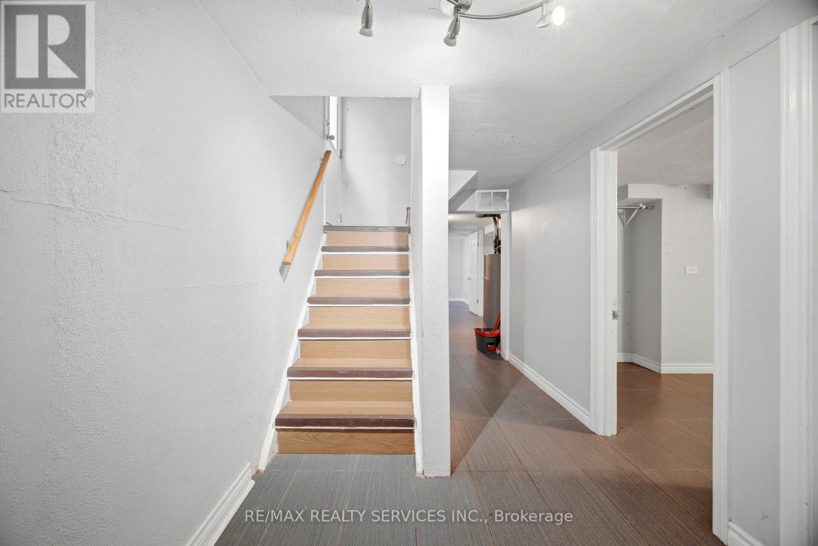 30 ELDER AVENUE - 19
