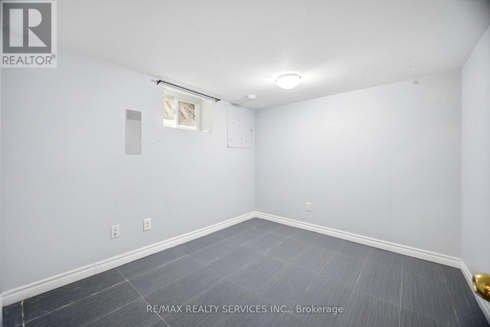 30 ELDER AVENUE - 22