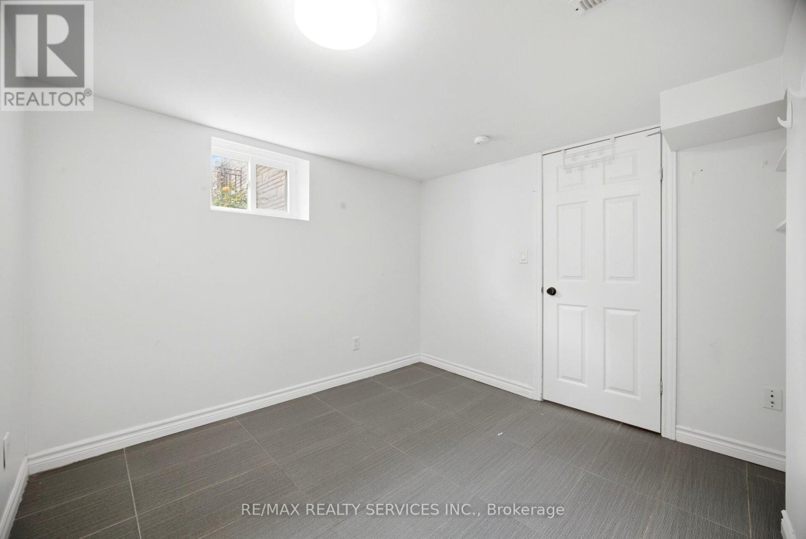 30 ELDER AVENUE - 23