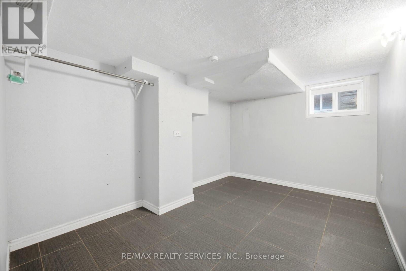 30 ELDER AVENUE - 25